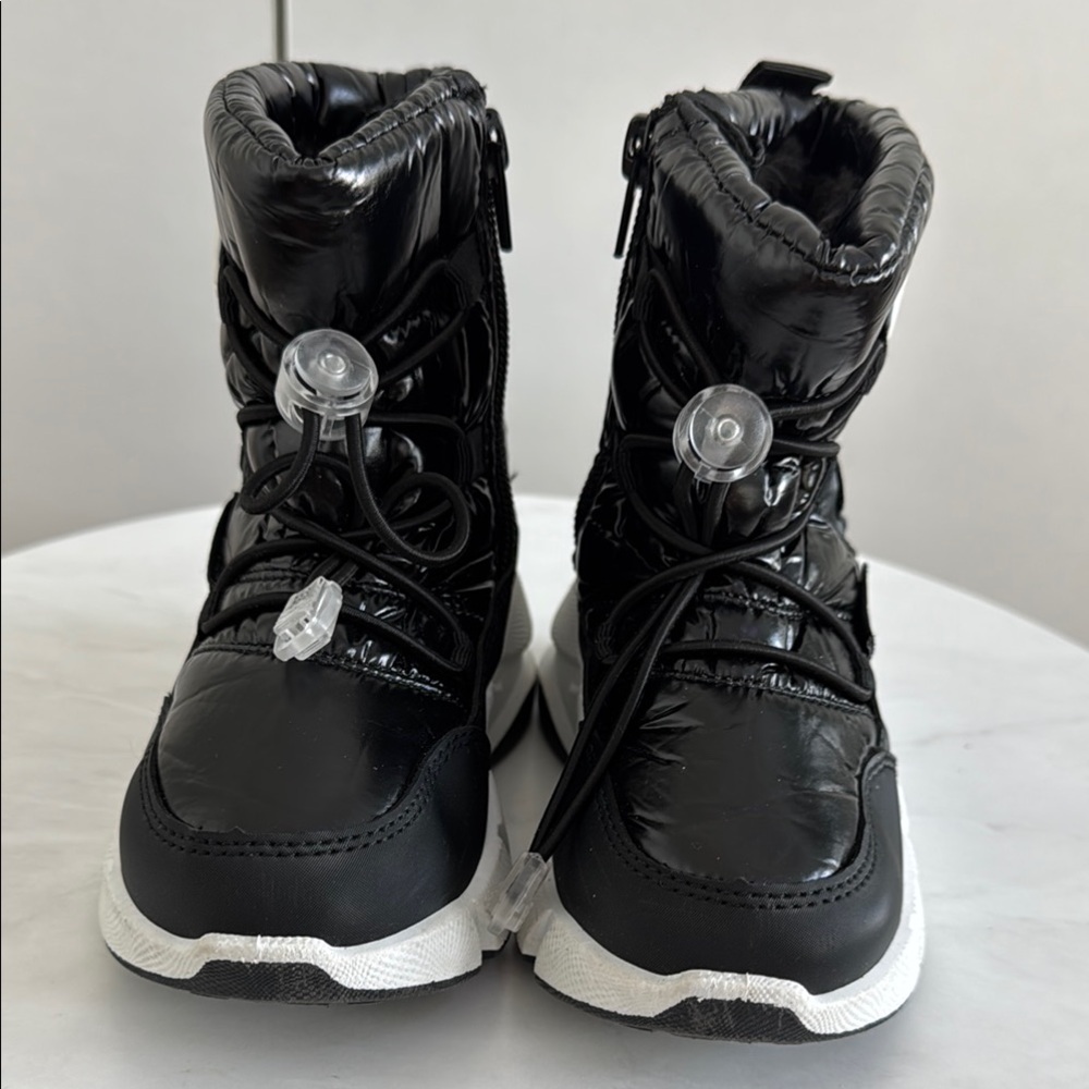 Black and White Waterproof Winter Boots with BOA System